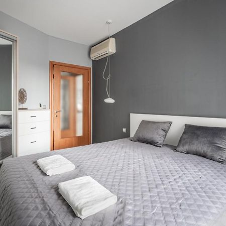 Urban Jungle Oasis King With Free Parking Apartment Budapest Luaran gambar