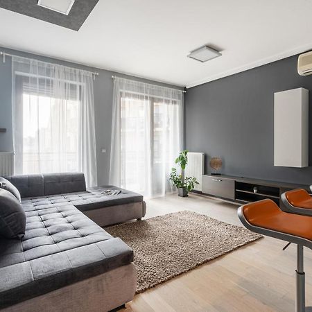 Urban Jungle Oasis King With Free Parking Apartment Budapest Luaran gambar