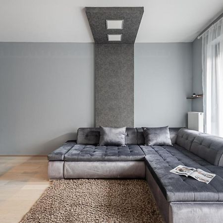 Urban Jungle Oasis King With Free Parking Apartment Budapest Luaran gambar