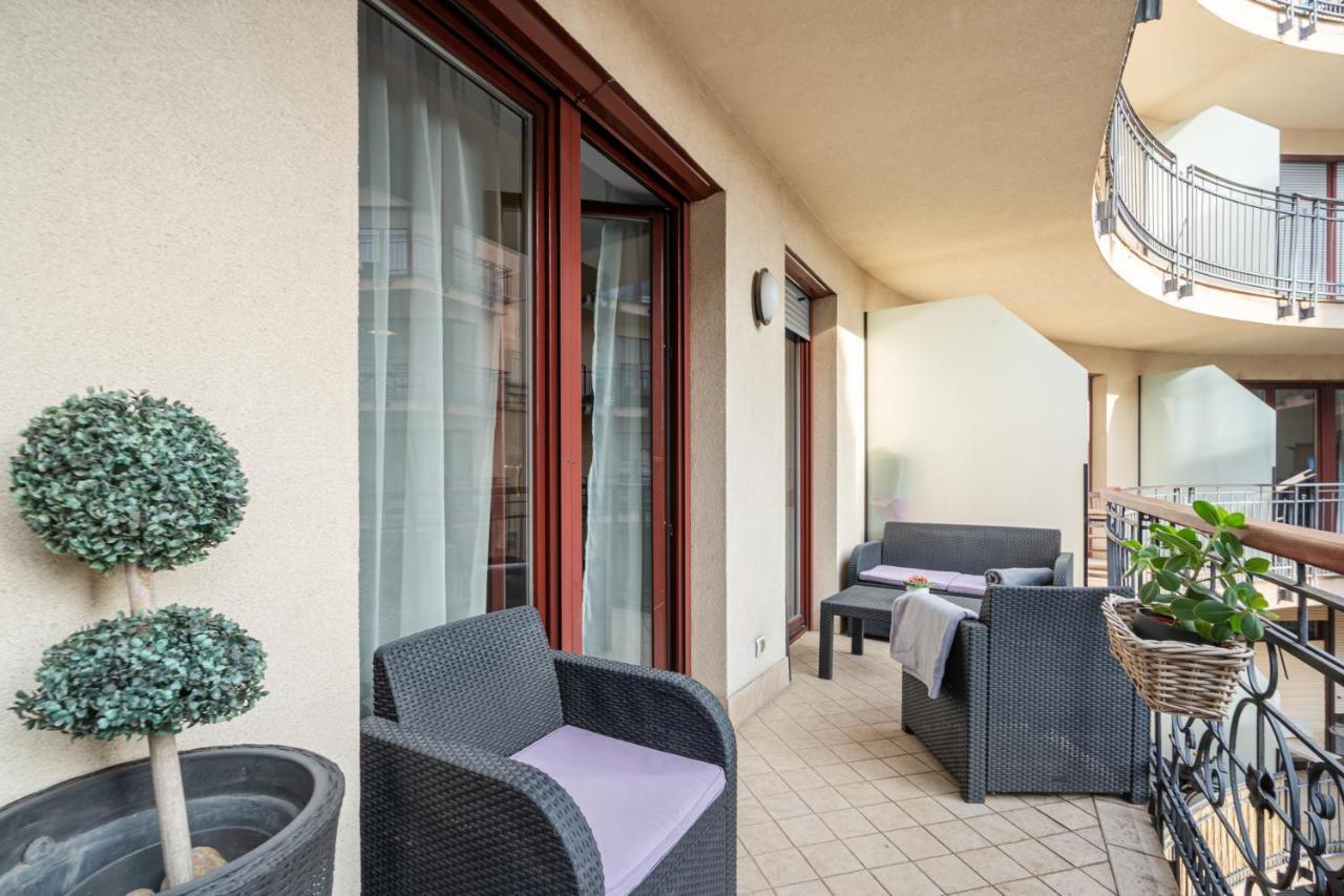 Urban Jungle Oasis King With Free Parking Apartment Budapest Luaran gambar