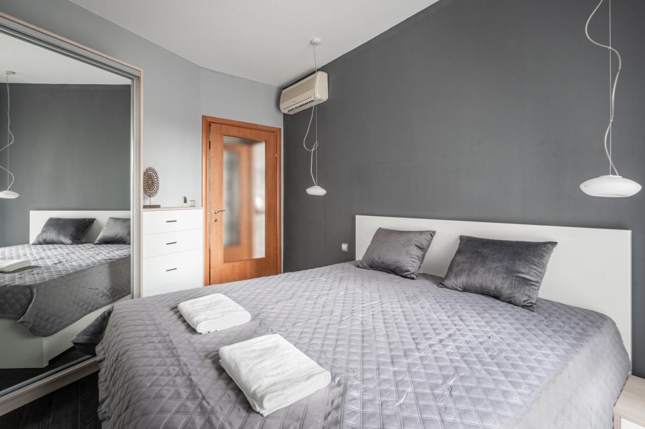 Urban Jungle Oasis King With Free Parking Apartment Budapest Luaran gambar