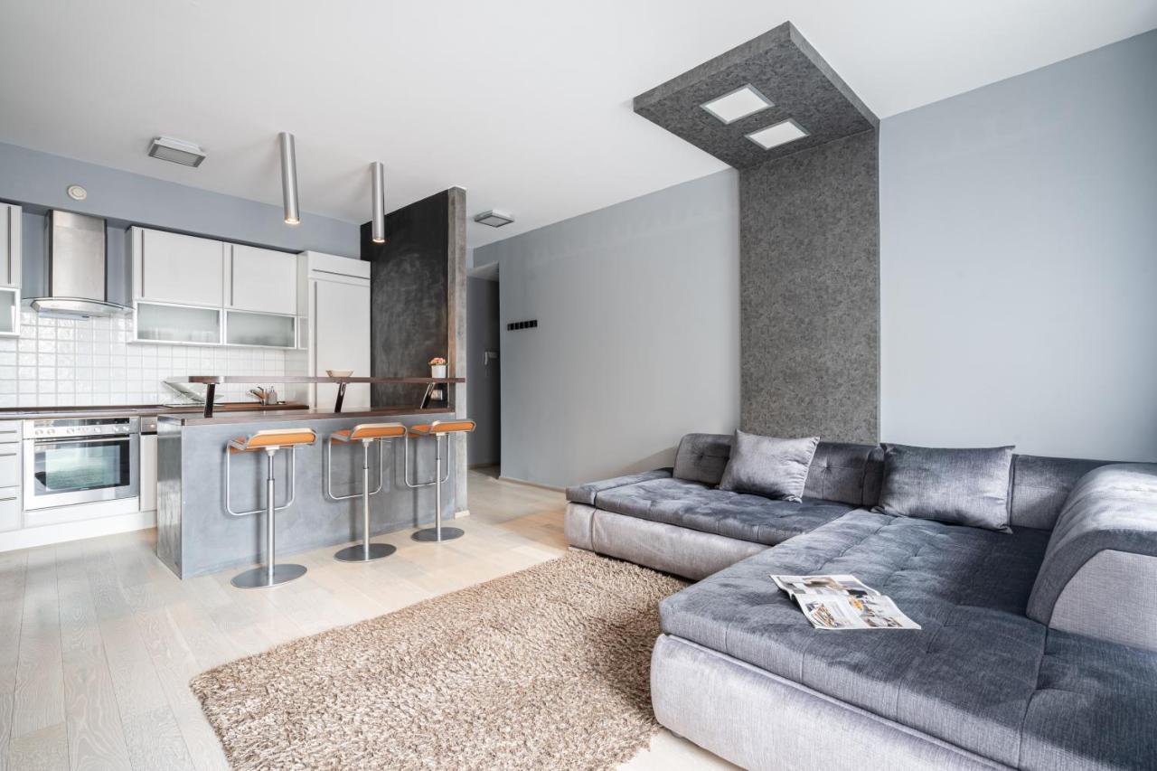 Urban Jungle Oasis King With Free Parking Apartment Budapest Luaran gambar