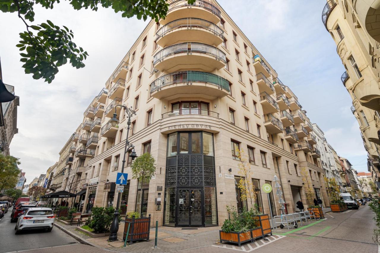 Urban Jungle Oasis King With Free Parking Apartment Budapest Luaran gambar