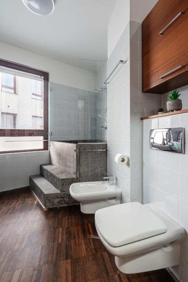 Urban Jungle Oasis King With Free Parking Apartment Budapest Luaran gambar