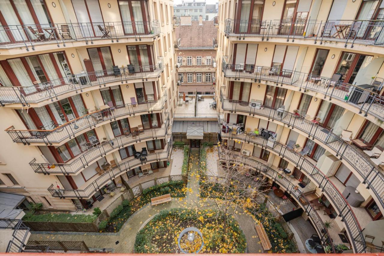 Urban Jungle Oasis King With Free Parking Apartment Budapest Luaran gambar