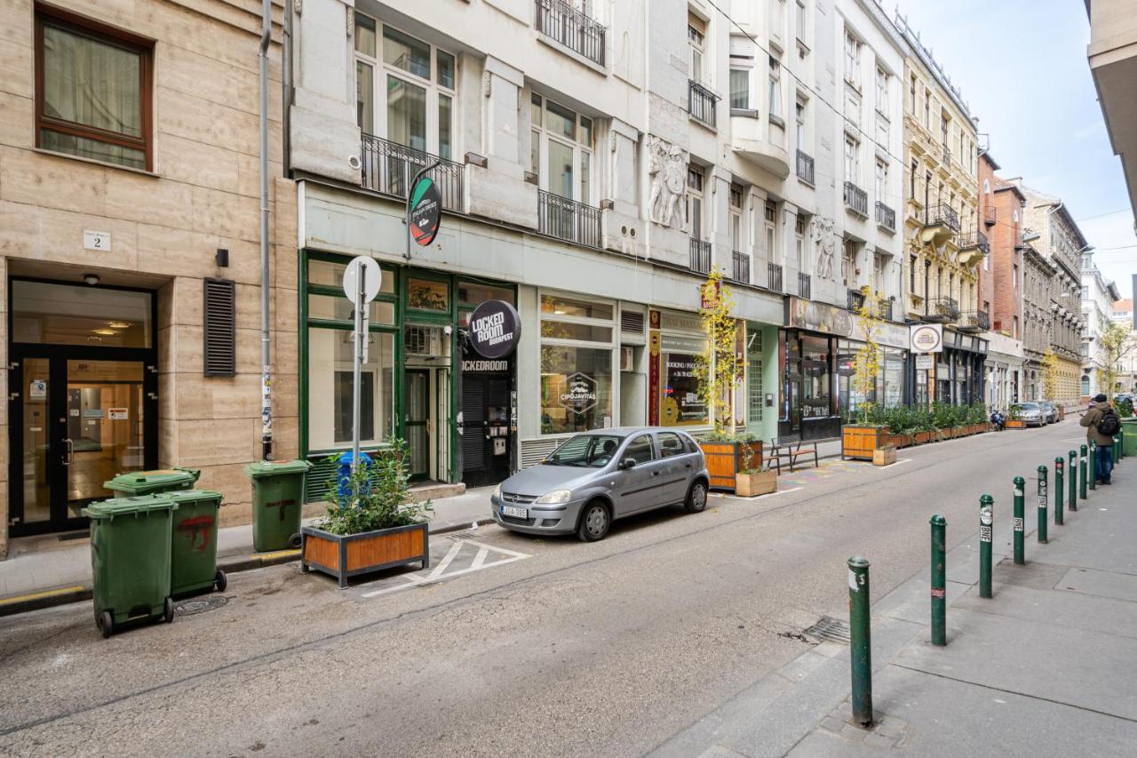 Urban Jungle Oasis King With Free Parking Apartment Budapest Luaran gambar