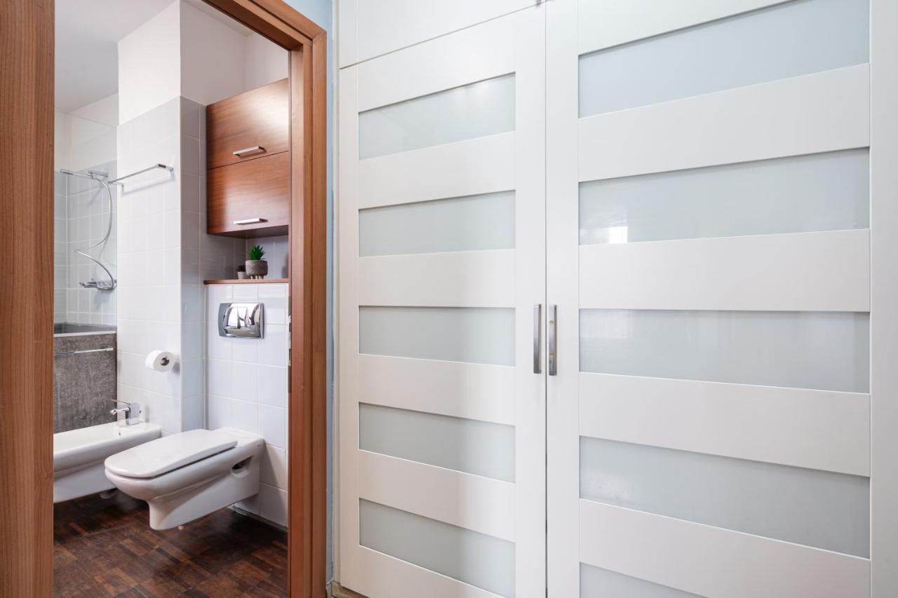 Urban Jungle Oasis King With Free Parking Apartment Budapest Luaran gambar